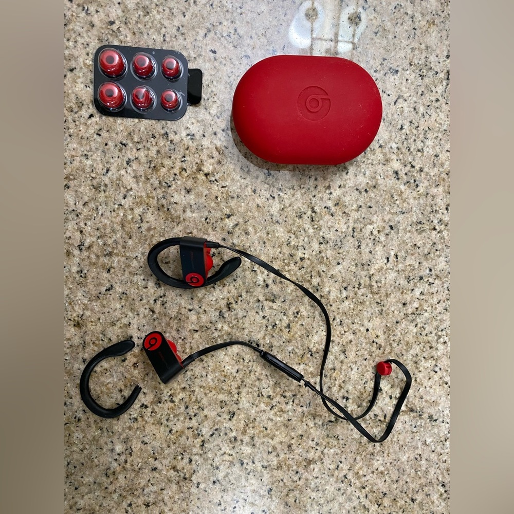 Beats by Dr. Dre Powerbeats³ Wireless in Defiant Black-Red